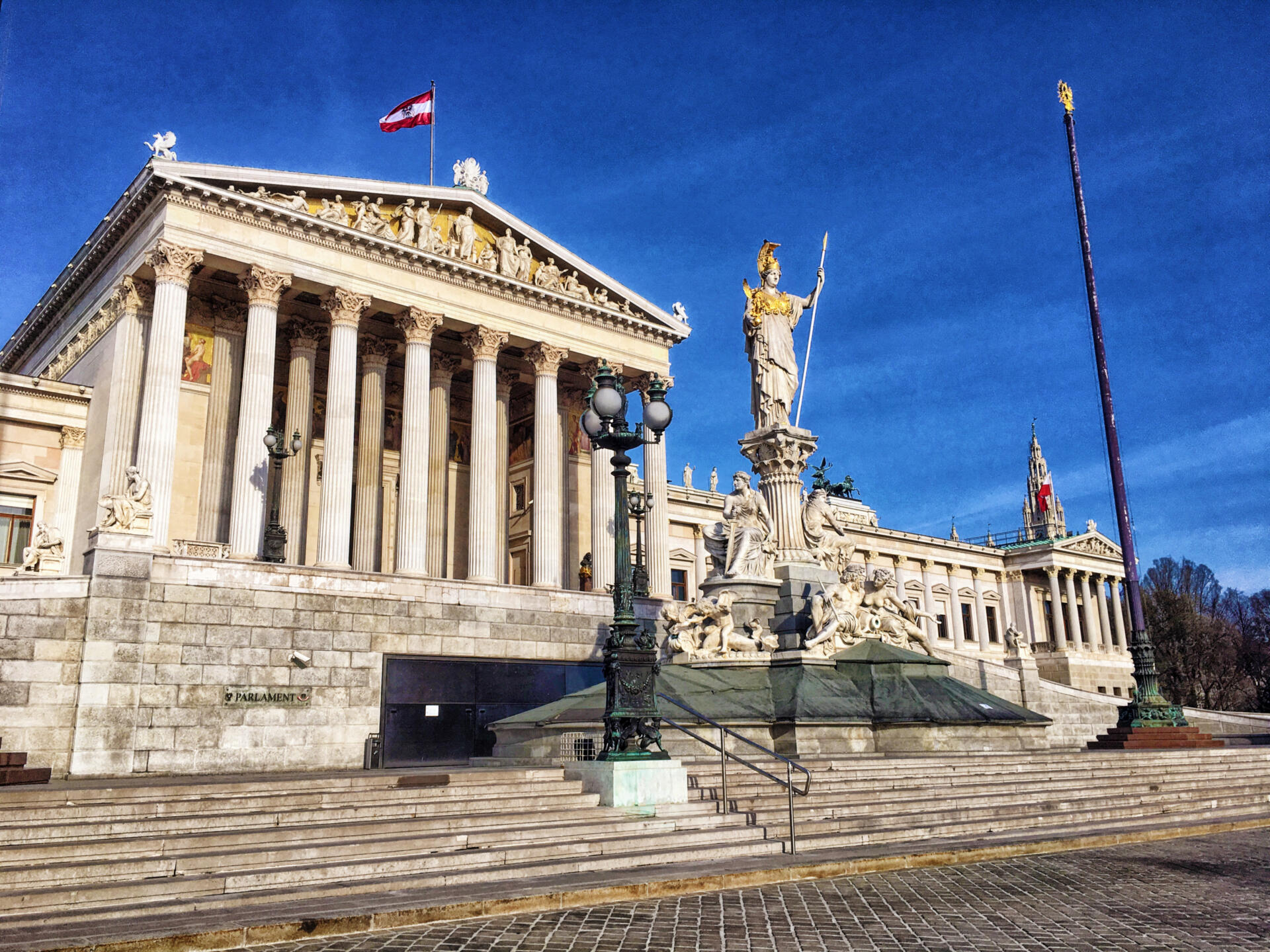 Seit jeher gilt Wien als eine der schönsten europäischen Hauptstädte. Zu allen Zeiten haben die Wiener und ihre Herrscher ihre Liebe zur Kunst und Kultur durch architektonische Schönheit und stilvolles Gepräge dokumentiert.