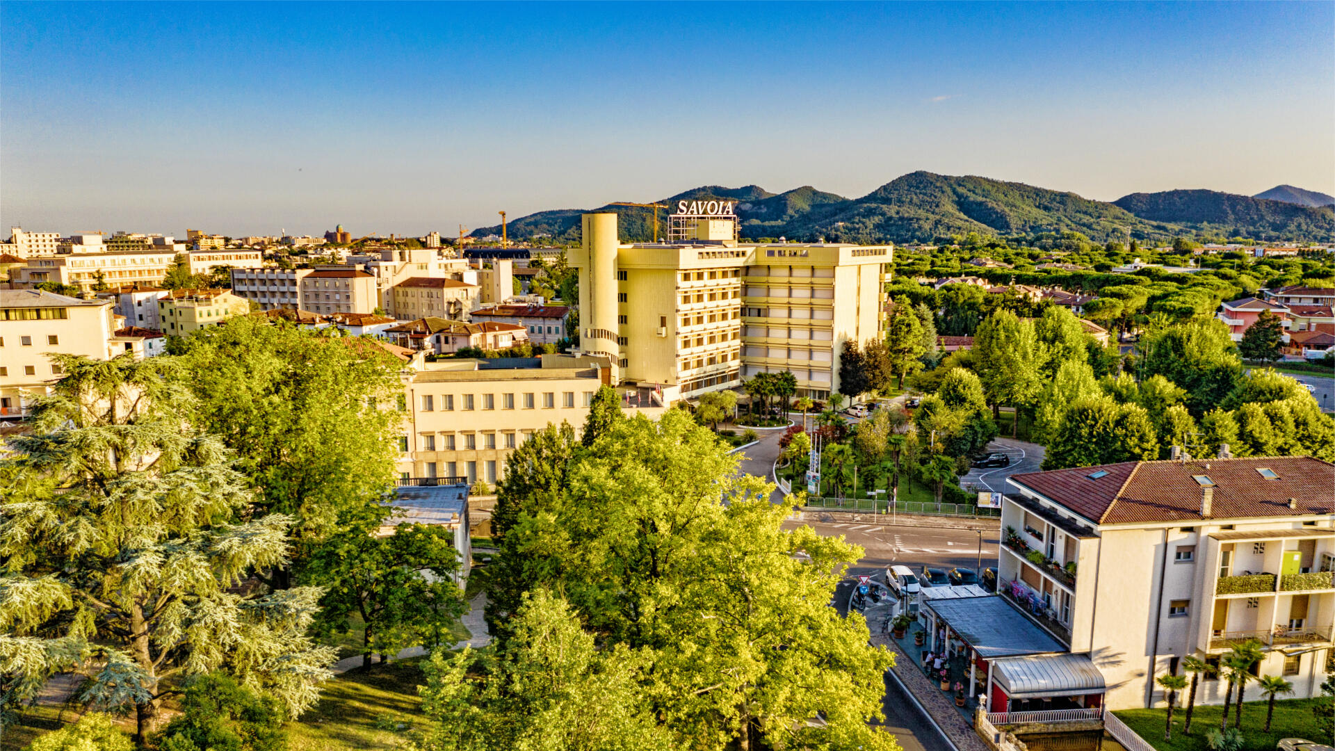 Abano – dieser Name ist Synonym für Wellness und Heilkuren. Der Name stammt aus dem Griechischen “à ponos” und bedeutet „der vom Schmerz befreit“.